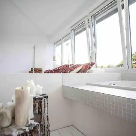 Whiteloft Apartment *